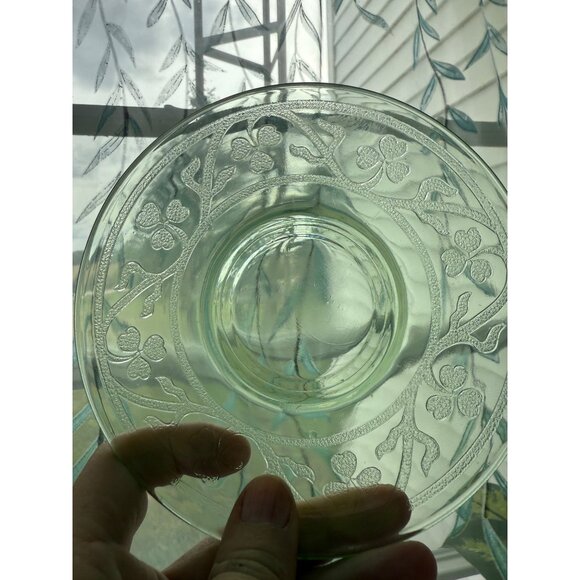 Vintage 30's Set of 2 Green Uranium Saucer Plates Etched Clovers - Picture 2 of 11